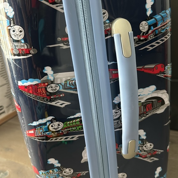 Thomas the Train hard sided luggage - Picture 2 of 8